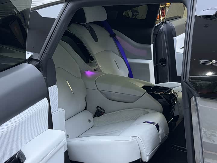 Фото 8 - HiPhi Z