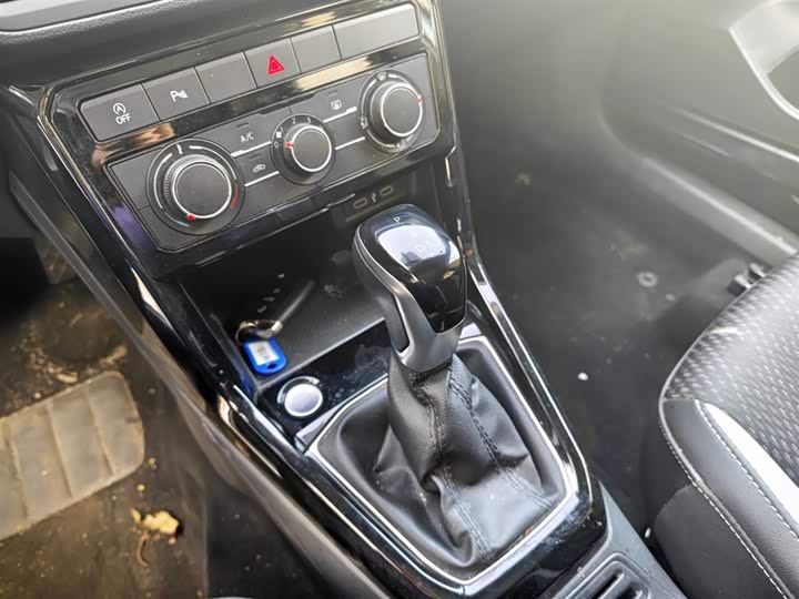 Фото 7 - Volkswagen Tacqua