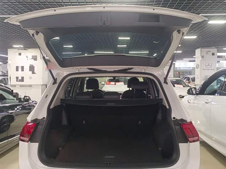 Фото 19 - Volkswagen Tiguan L Pro