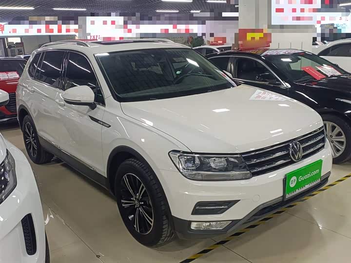 Фото 4 - Volkswagen Tiguan L Pro