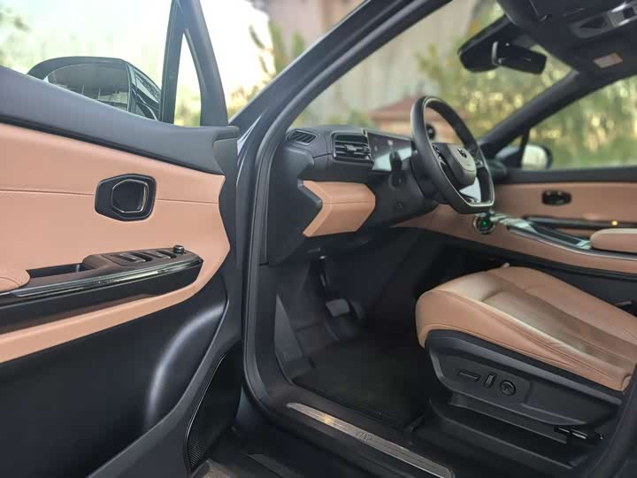 Фото 3 - Nio ES6