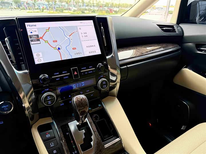 Фото 10 - Toyota Vellfire