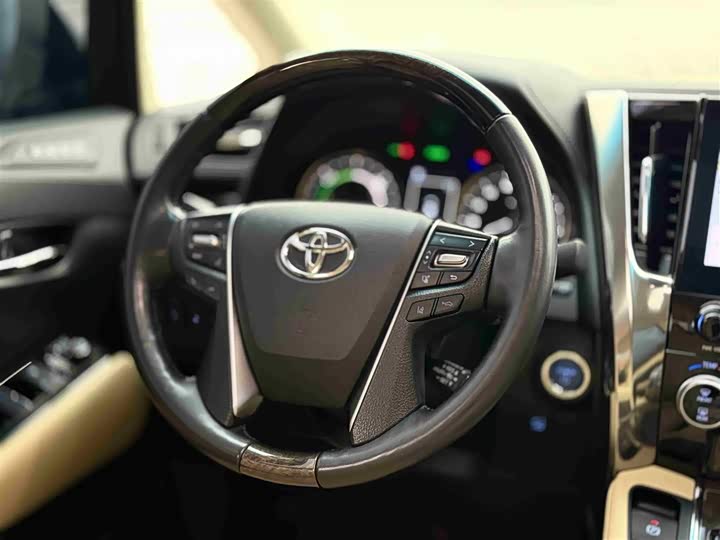 Фото 14 - Toyota Vellfire