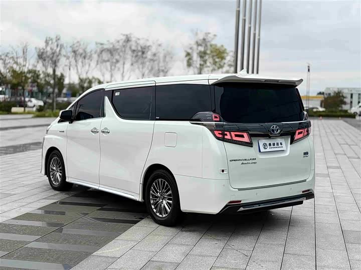 Фото 28 - Toyota Vellfire