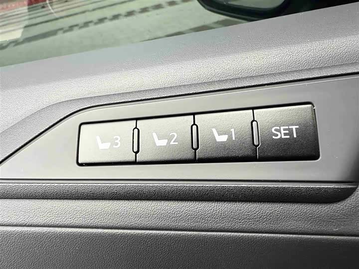 Фото 6 - Toyota Vellfire