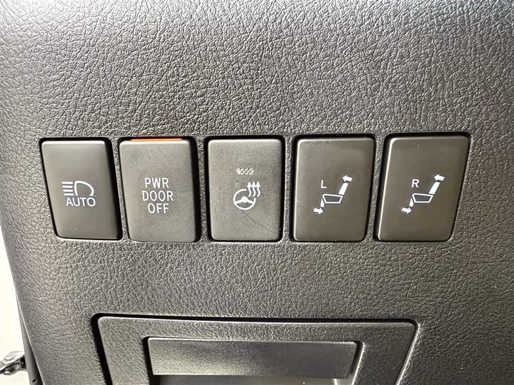 Фото 8 - Toyota Vellfire