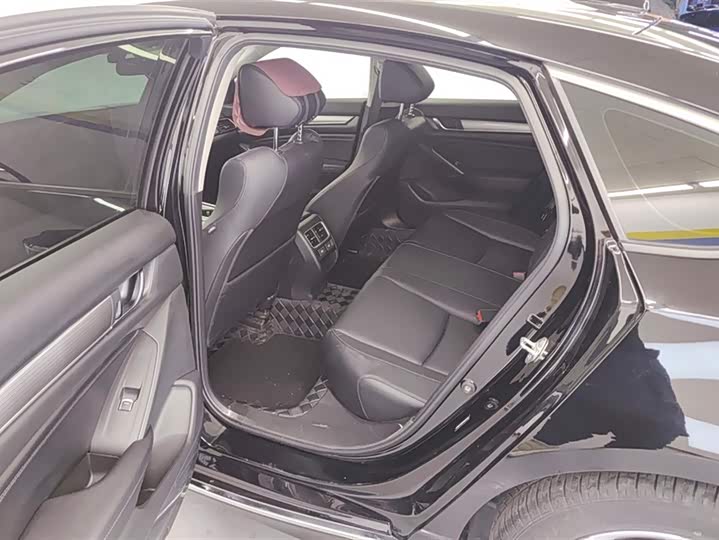 Фото 11 - Honda Accord