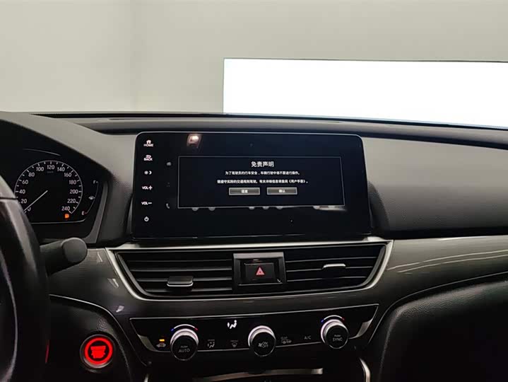 Фото 13 - Honda Accord