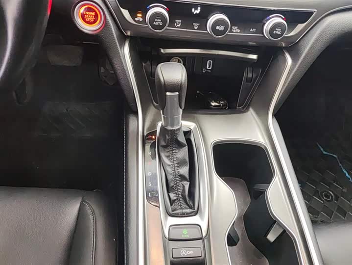 Фото 16 - Honda Accord