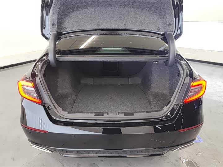 Фото 4 - Honda Accord