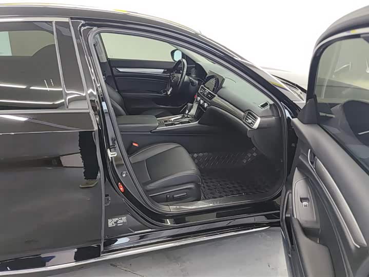 Фото 8 - Honda Accord