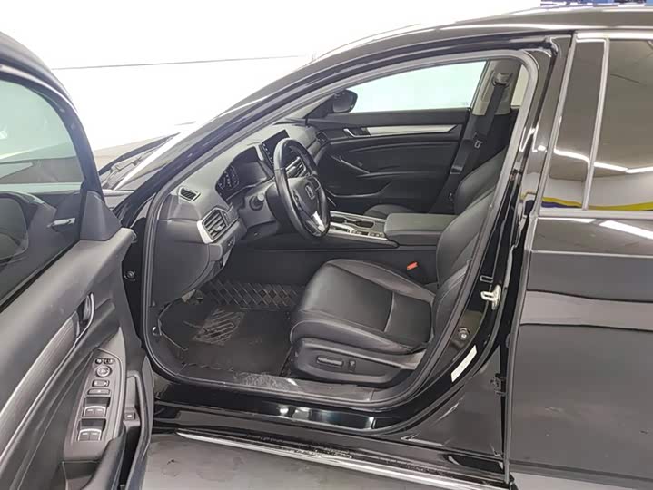 Фото 9 - Honda Accord