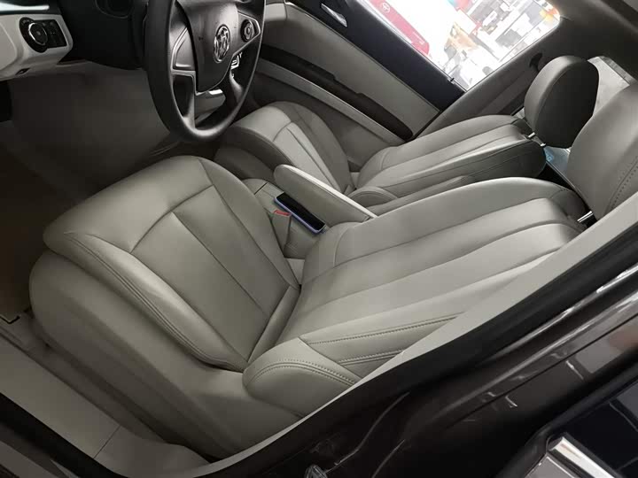 Фото 15 - Buick GL8 ES