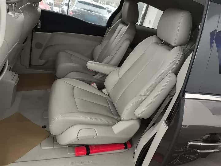 Фото 17 - Buick GL8 ES