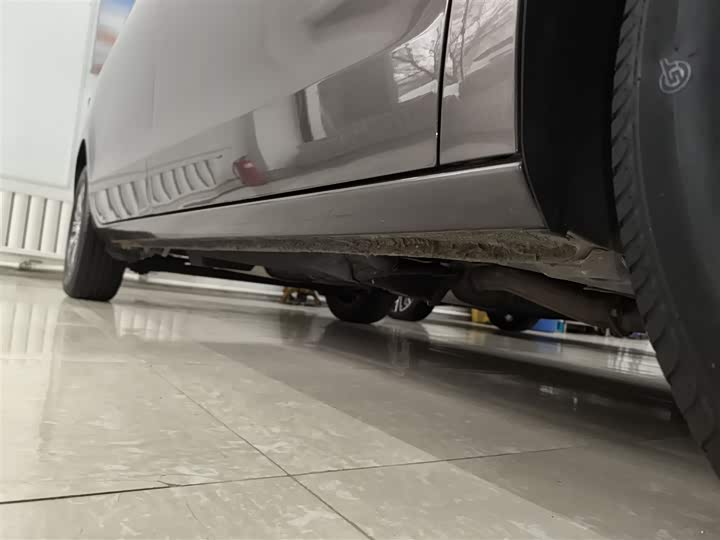 Фото 21 - Buick GL8 ES