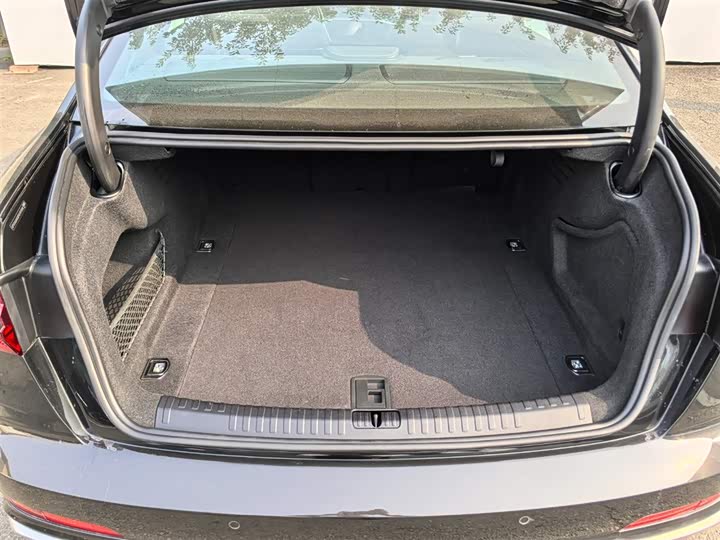 Фото 21 - Audi A6L