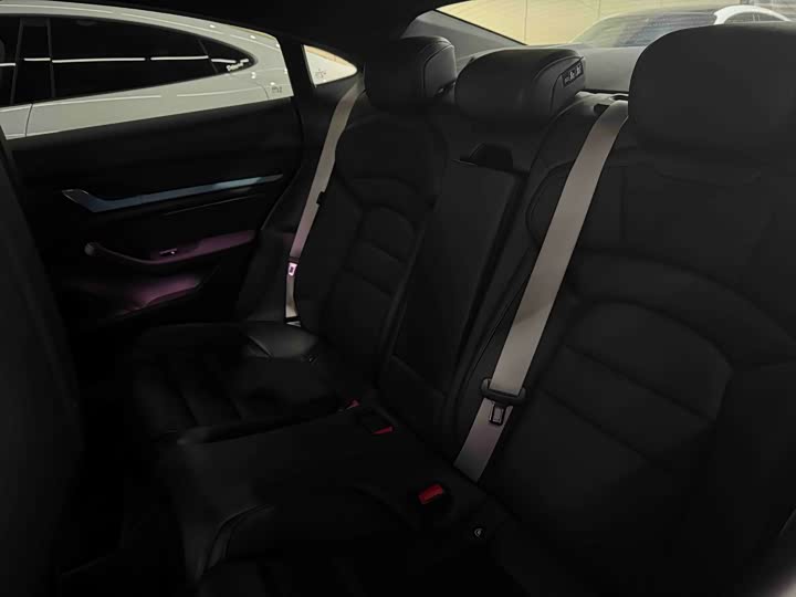 Фото 10 - Porsche Taycan