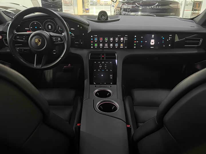 Фото 12 - Porsche Taycan