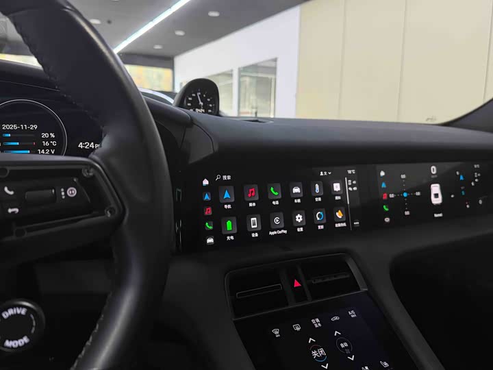 Фото 8 - Porsche Taycan