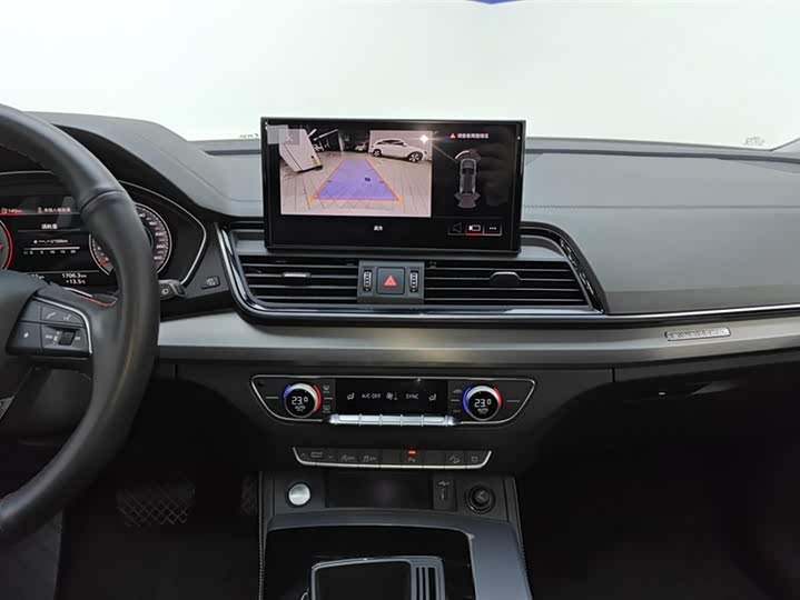 Фото 13 - Audi Q5L