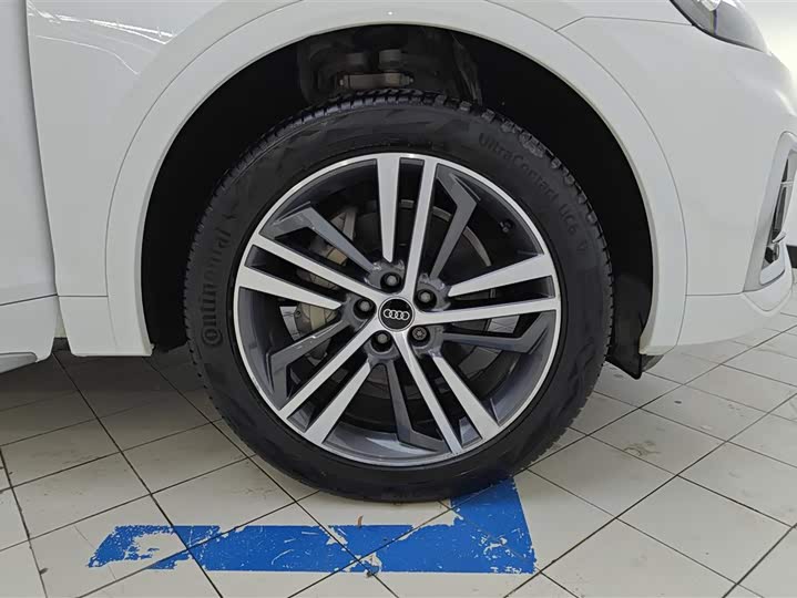 Фото 6 - Audi Q5L