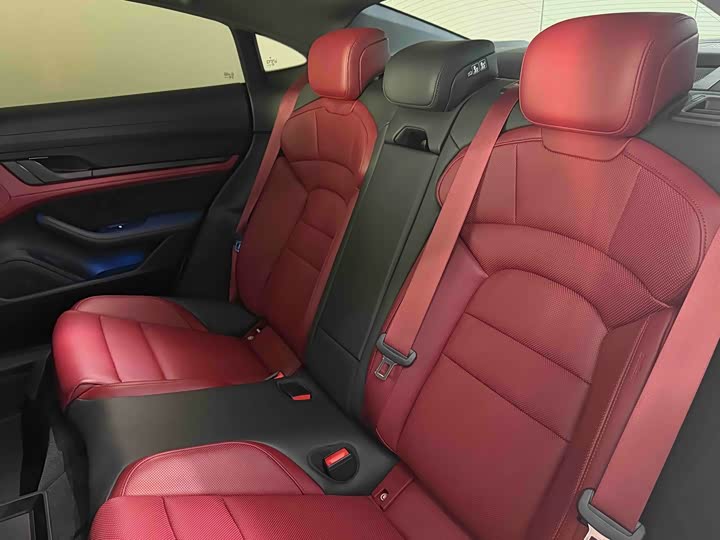 Фото 11 - Porsche Taycan