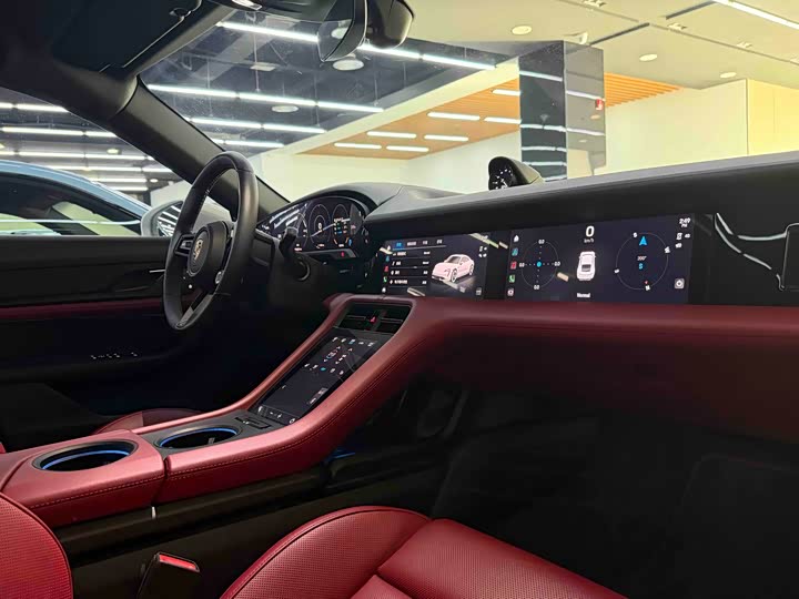 Фото 12 - Porsche Taycan