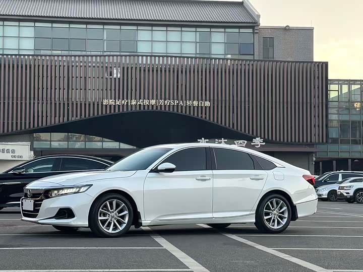 Фото 1 - Honda Accord