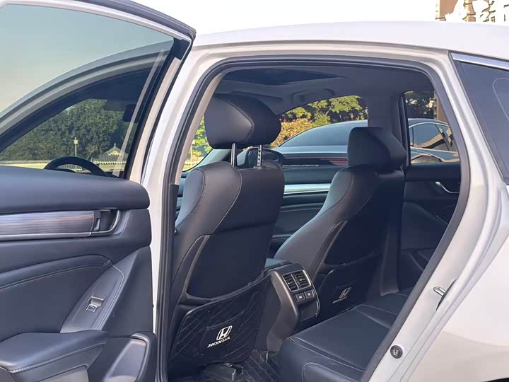 Фото 10 - Honda Accord