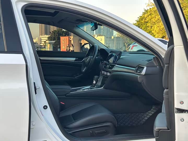 Фото 11 - Honda Accord