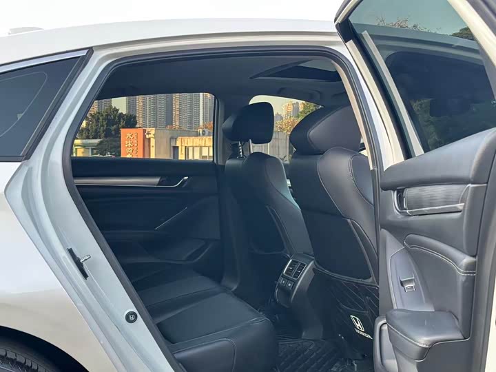 Фото 12 - Honda Accord