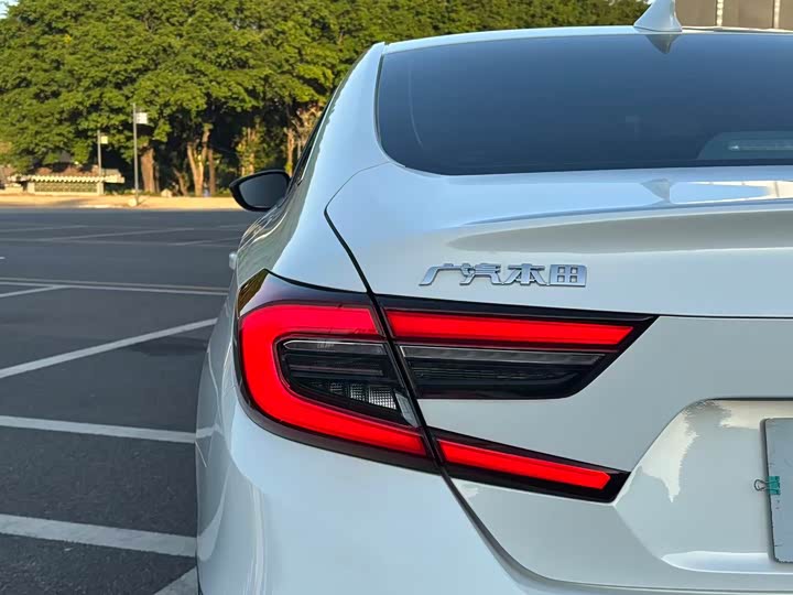 Фото 13 - Honda Accord