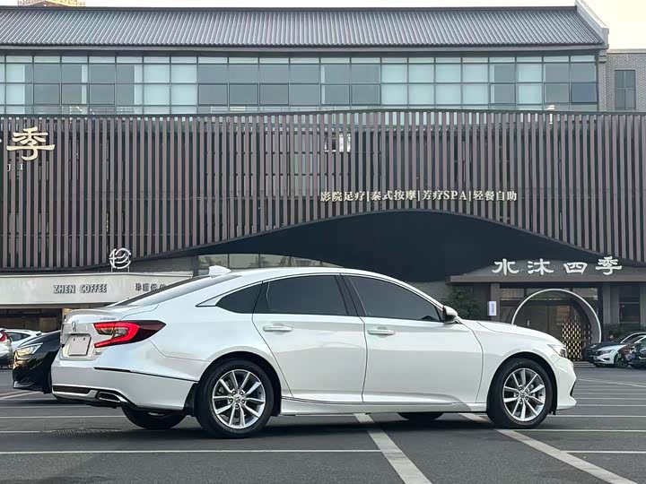 Фото 15 - Honda Accord