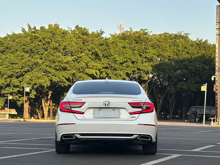 Фото 16 - Honda Accord