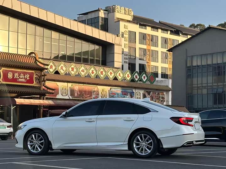 Фото 17 - Honda Accord