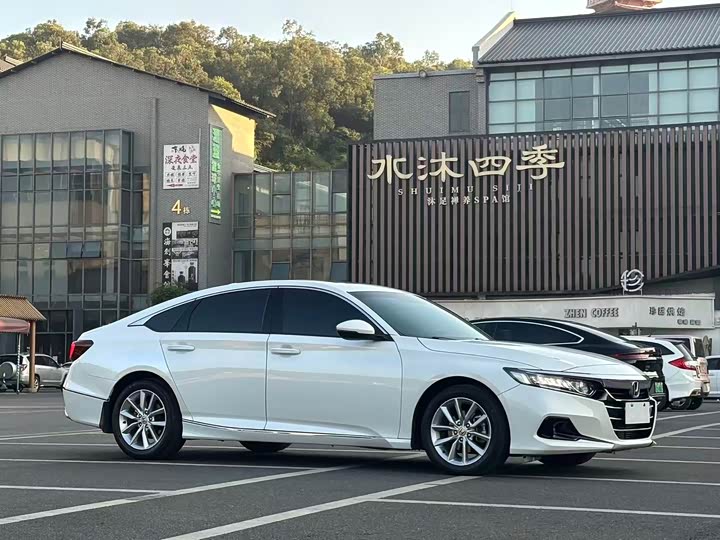 Фото 3 - Honda Accord