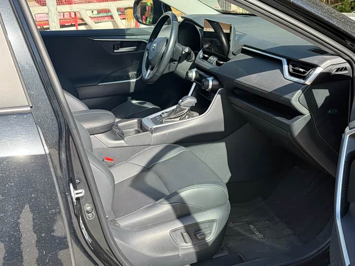 Фото 6 - Toyota Wildlander