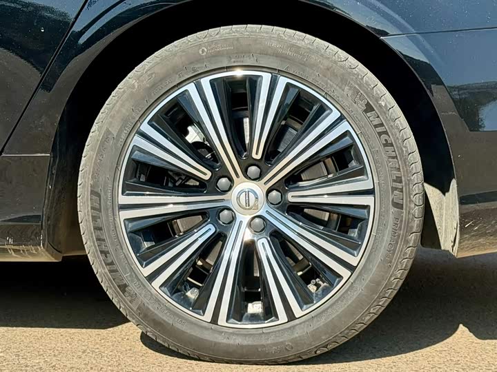 Фото 9 - Volvo S90 Hybrid