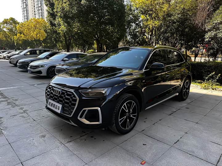 Фото 1 - Audi Q5L