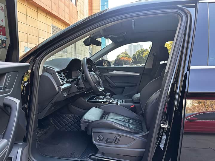 Фото 4 - Audi Q5L