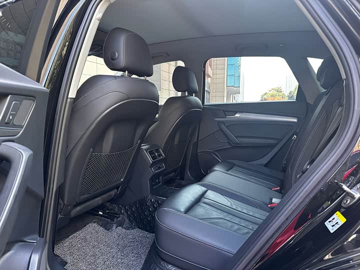 Фото 6 - Audi Q5L