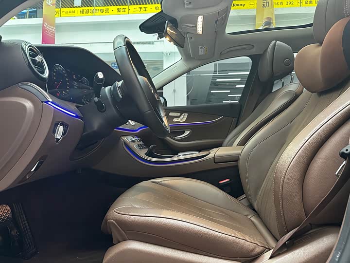 Фото 10 - Mercedes-Benz E-Class