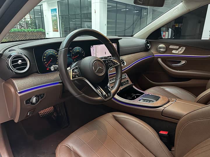 Фото 11 - Mercedes-Benz E-Class