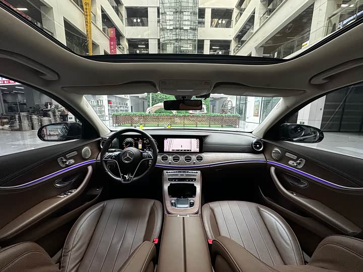 Фото 12 - Mercedes-Benz E-Class