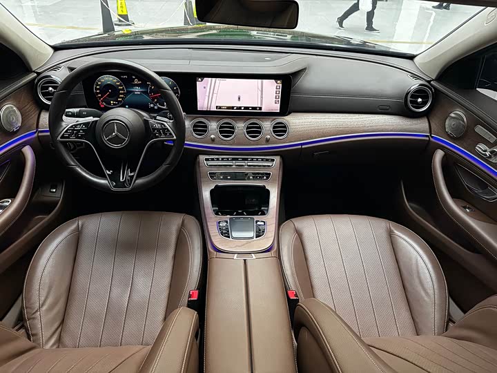 Фото 13 - Mercedes-Benz E-Class