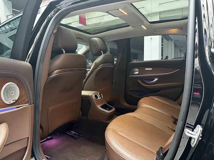 Фото 14 - Mercedes-Benz E-Class