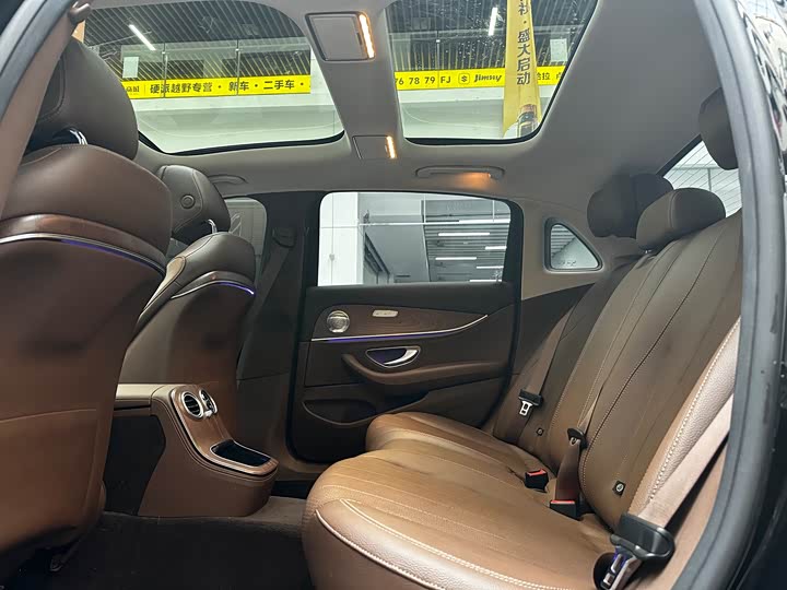 Фото 15 - Mercedes-Benz E-Class