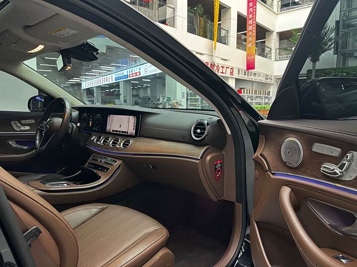 Фото 16 - Mercedes-Benz E-Class