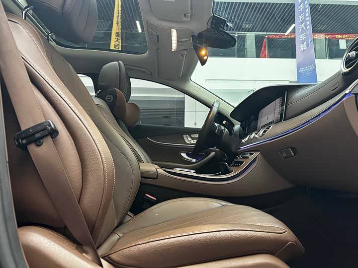 Фото 17 - Mercedes-Benz E-Class