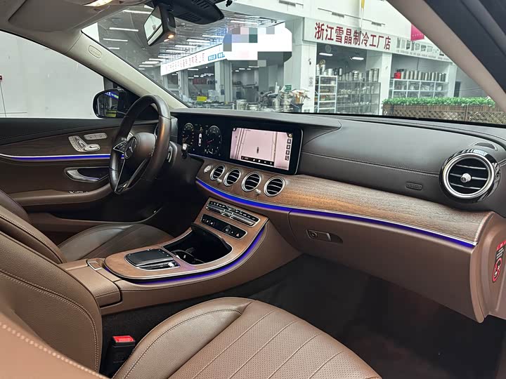 Фото 18 - Mercedes-Benz E-Class